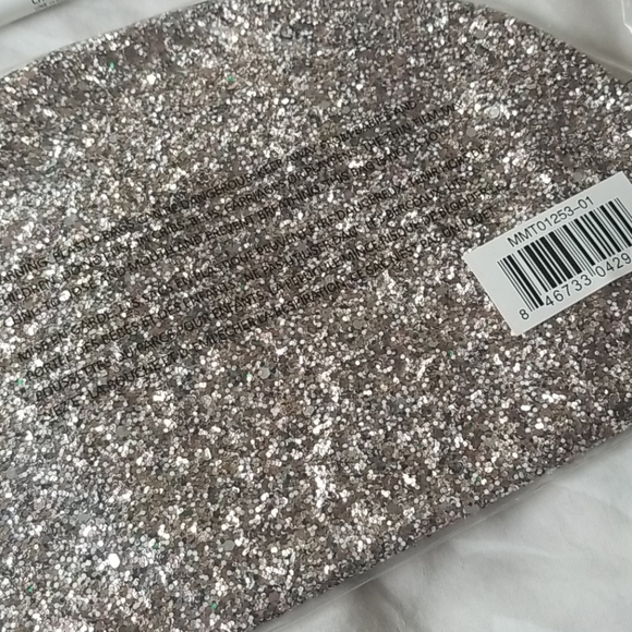 Makeup Bag - Picture 3 of 3